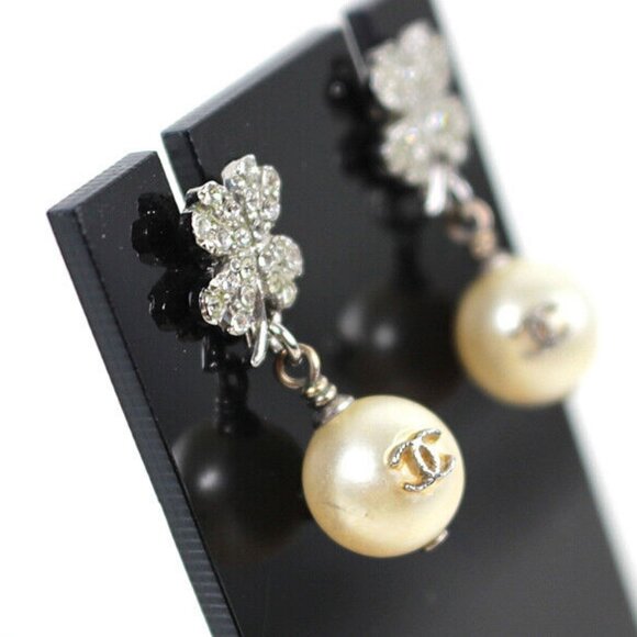 CHANEL CC Logos Clover Rhinestone Pearl Dangle Earrings Silver Tone w/Box D-r151 - Picture 1 of 6